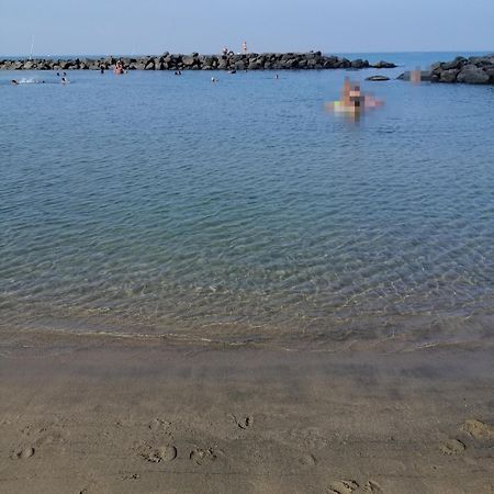Appartamento A Few Steps From The Sea Fiumicino Esterno foto